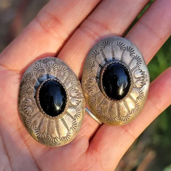 .Absolutely stunning vintage Native American handmade onyx stampwork large state